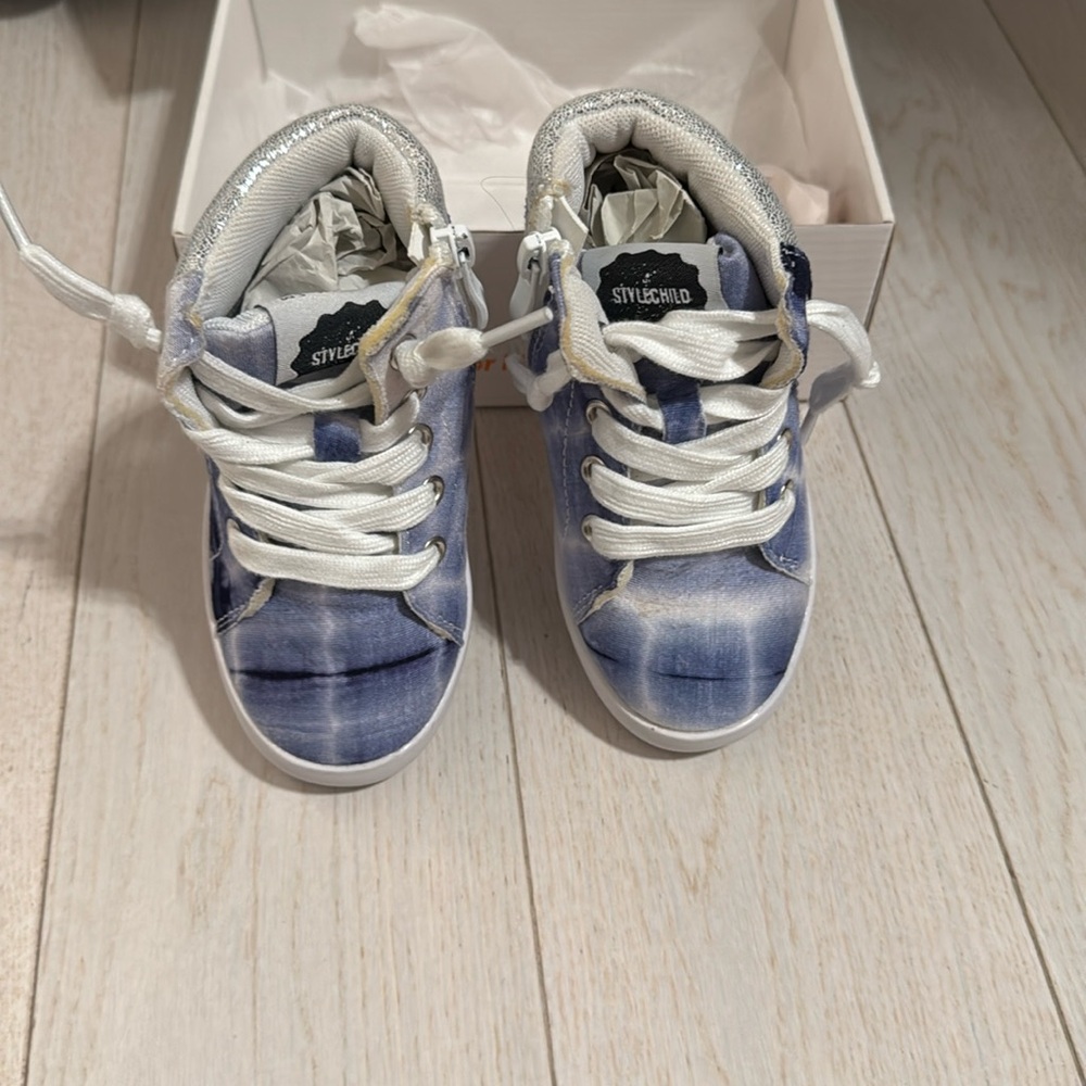 Kids sneakers size 9